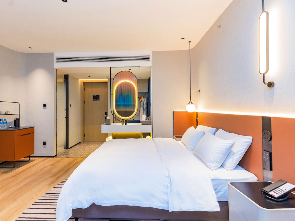 SUPERIOR, DOUBLE BED, CITY VIEW