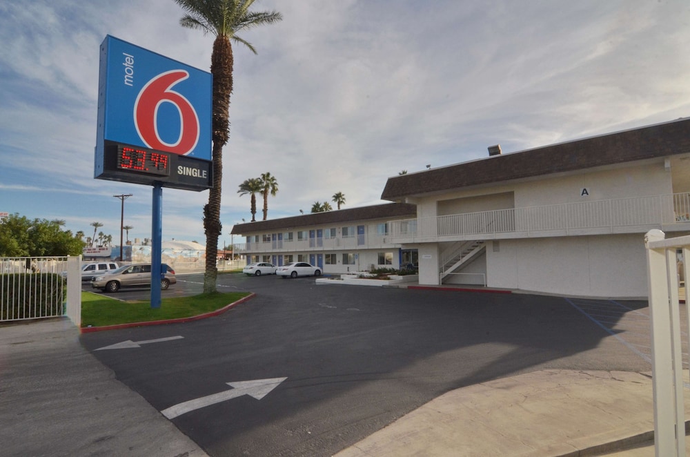 Motel6 Indio, CA - Palm Springs 36/39