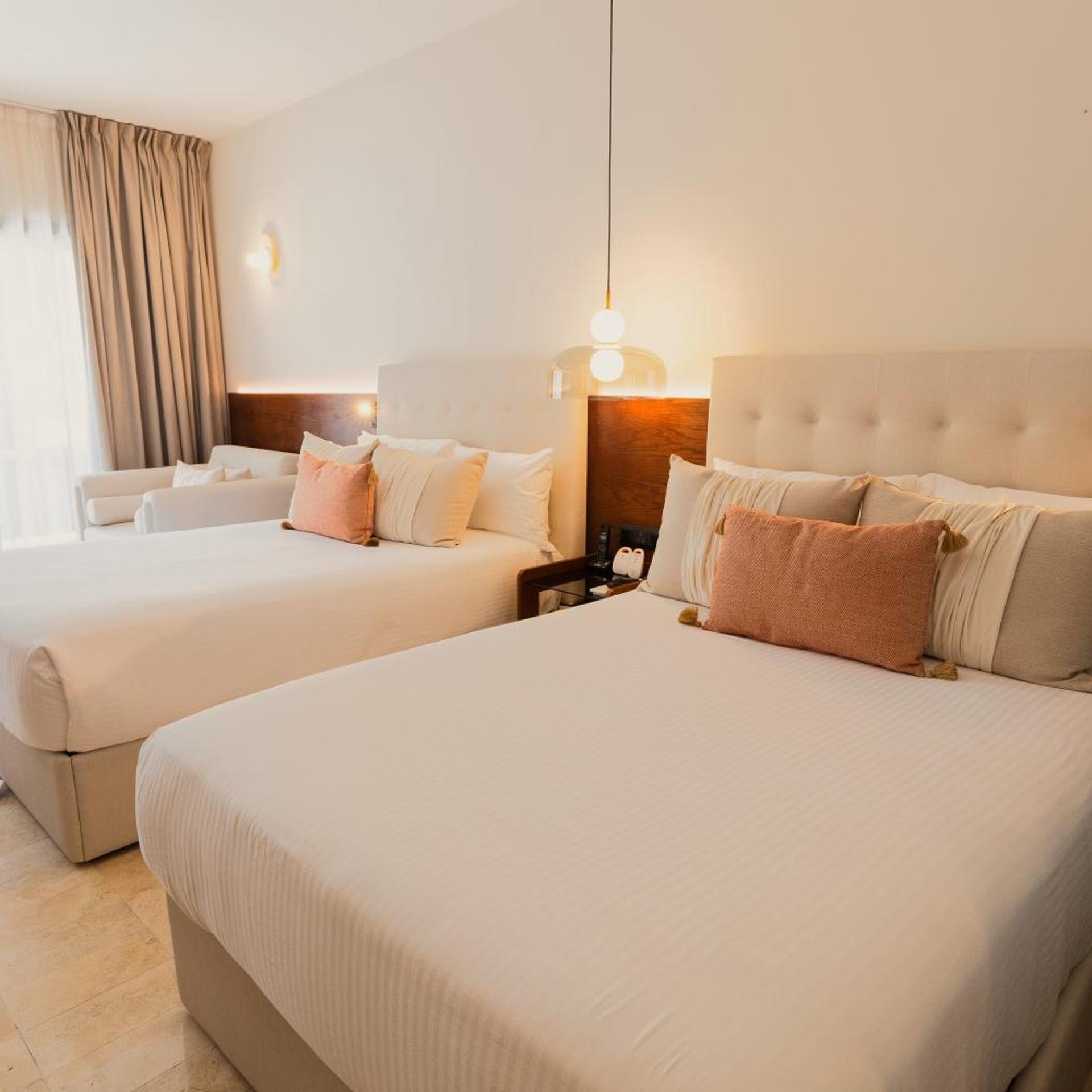 Swim Up, Junior Suite