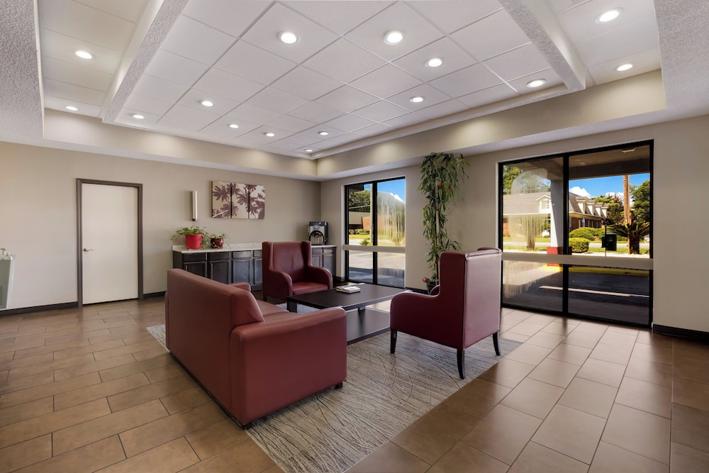 Red Roof Inn & Suites Statesboro - University 29/45