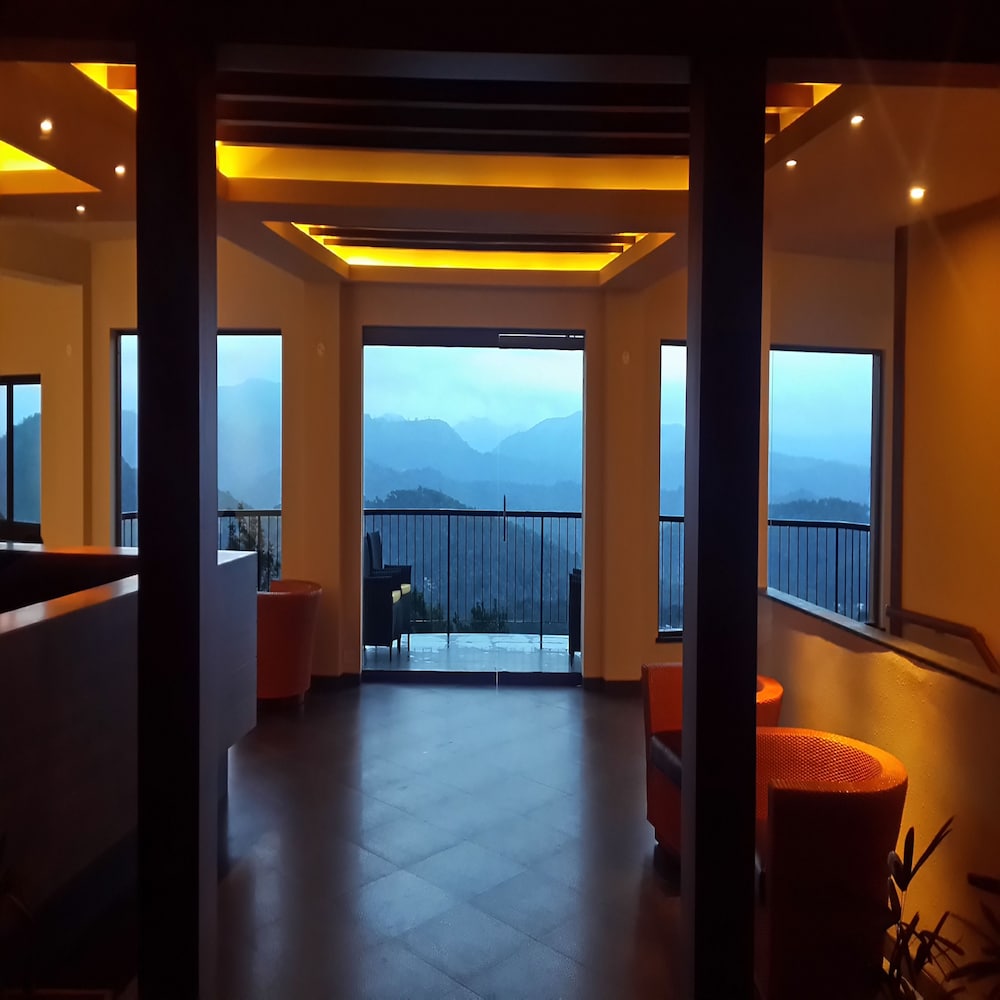 POETREE SAROVAR PORTICO 56/74