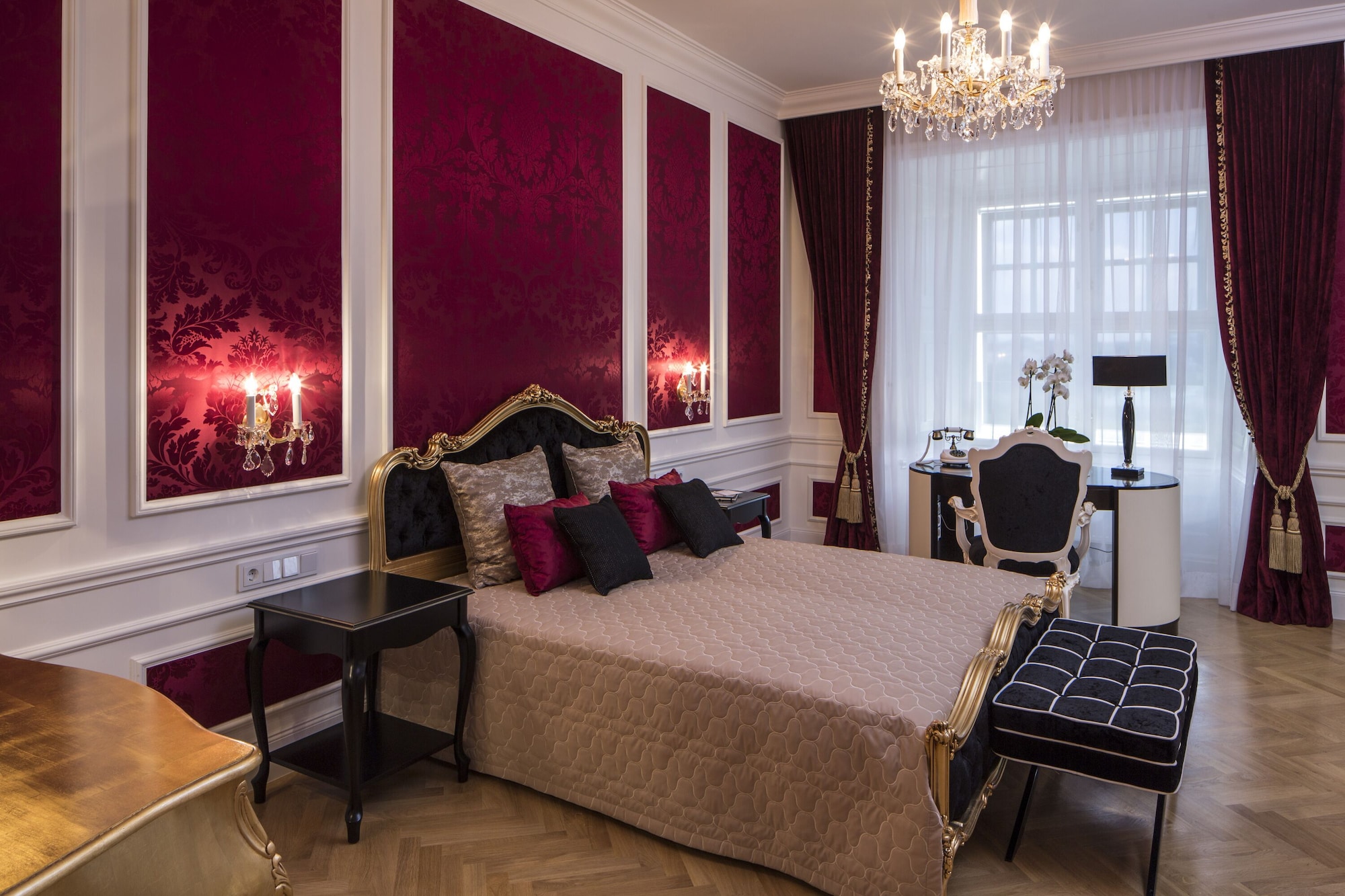2 BEDROOMS, GRAND, SUITE, KITCHEN, GARDEN AREA