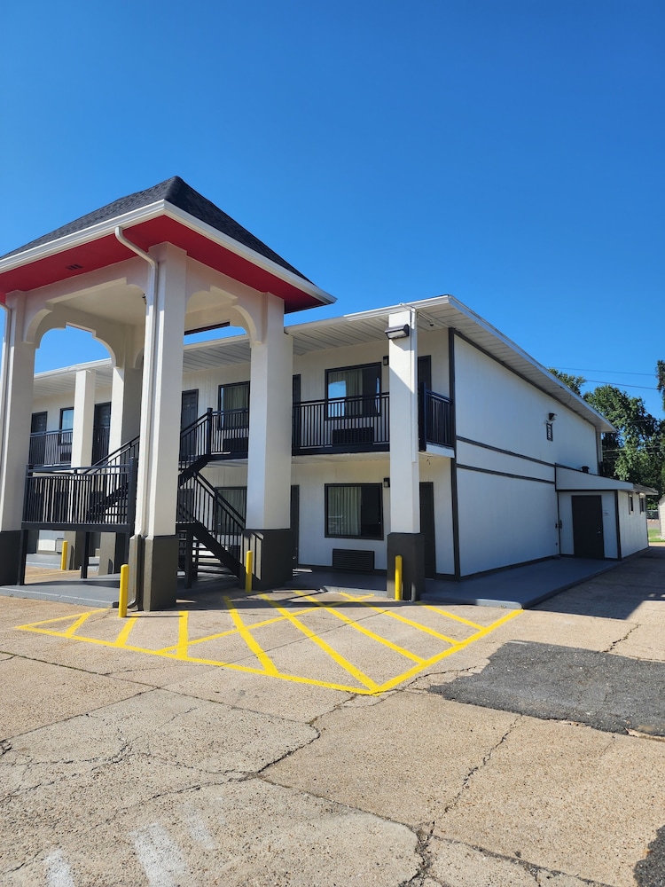 Super 8 By Wyndham Shreveport 23/28