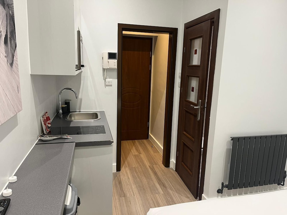 LONDON PLAZA SERVICED APARTMENTS 28/52