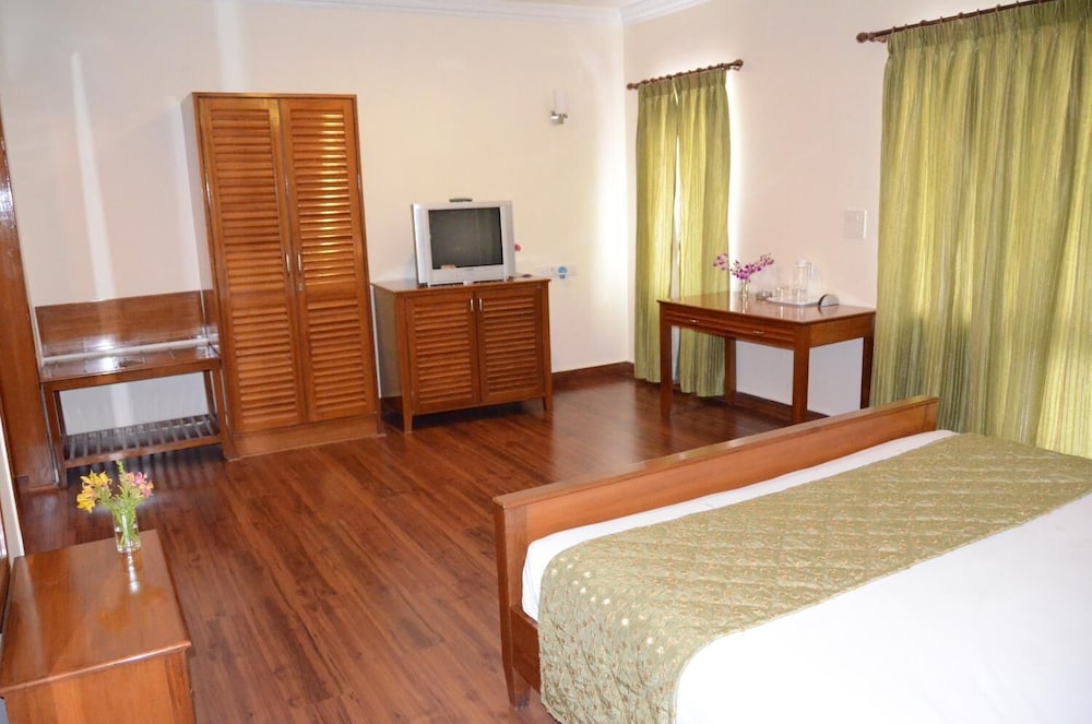 TRINITY SUITES 16/26