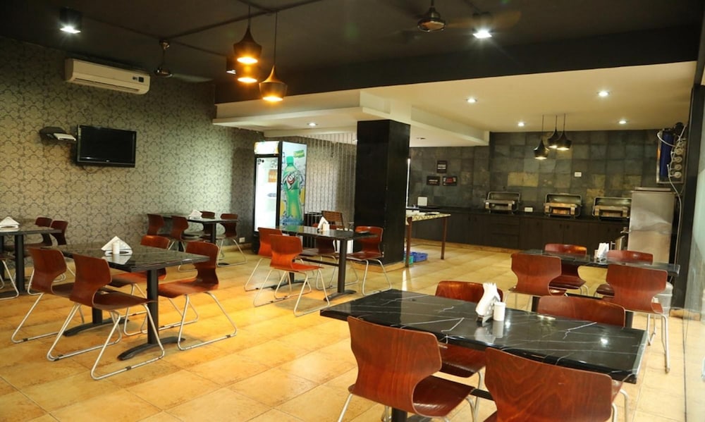 Hotel At Home Suites 33/40