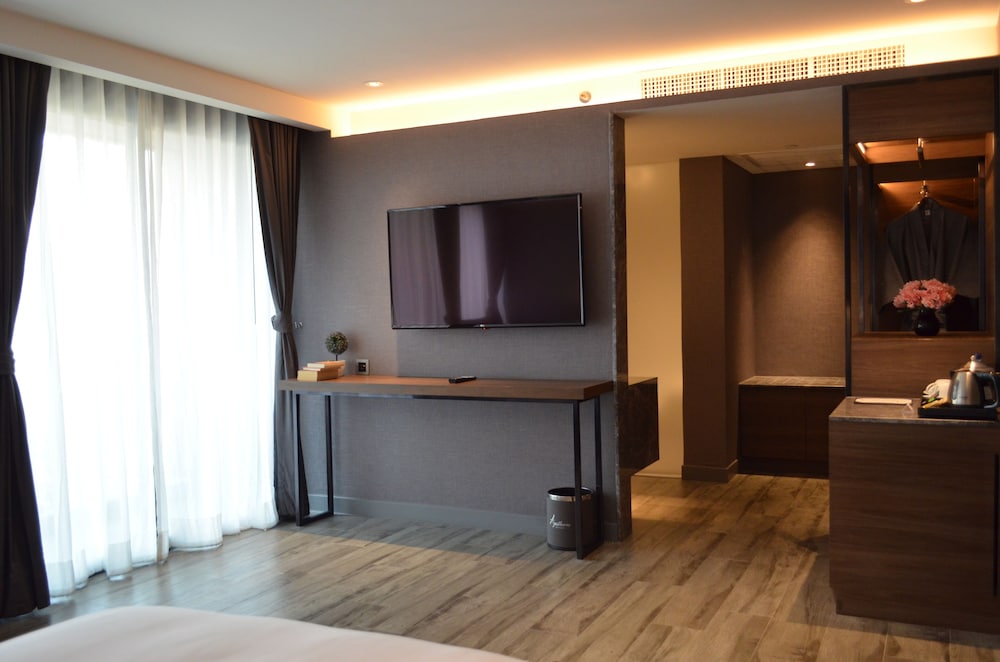 Ayathorn Bangkok Hotel 8/50