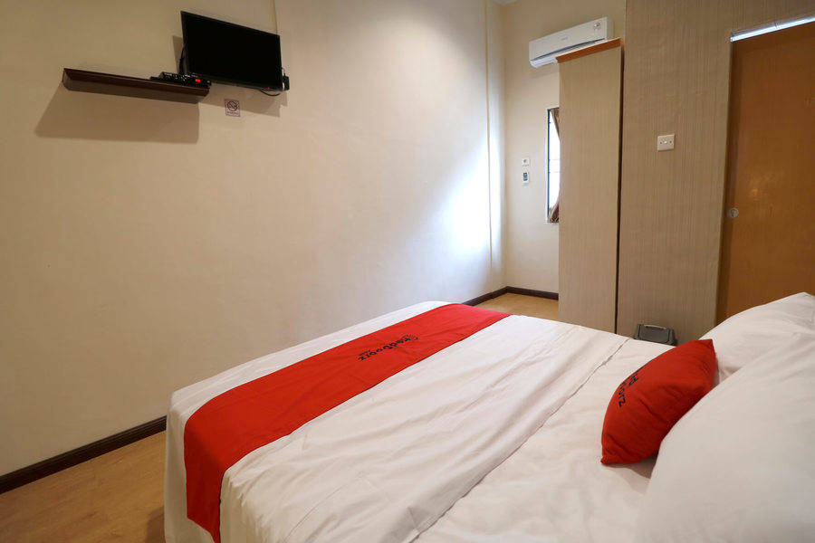 RedDoorz Plus near Universitas Sumatera Utara (RedDoorz - Natio Hotel) 7/21