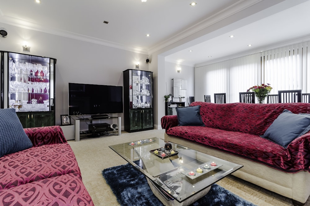 Brooklyn House Bramley Road 21/40