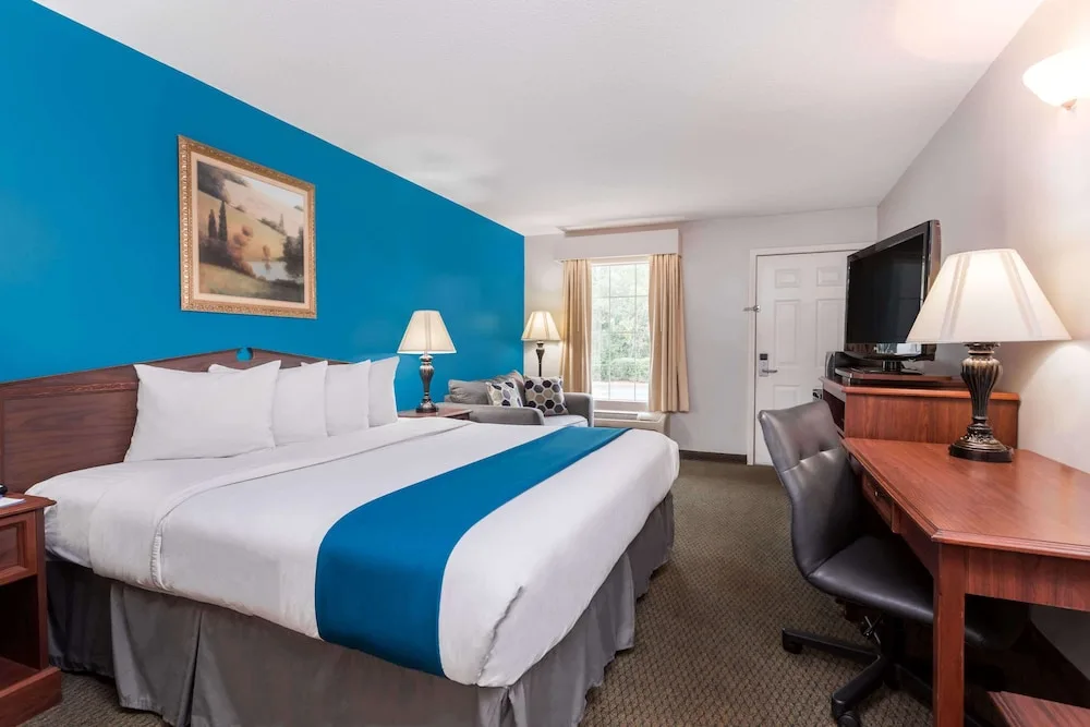 Baymont by Wyndham Duncan/Spartanburg 18/26