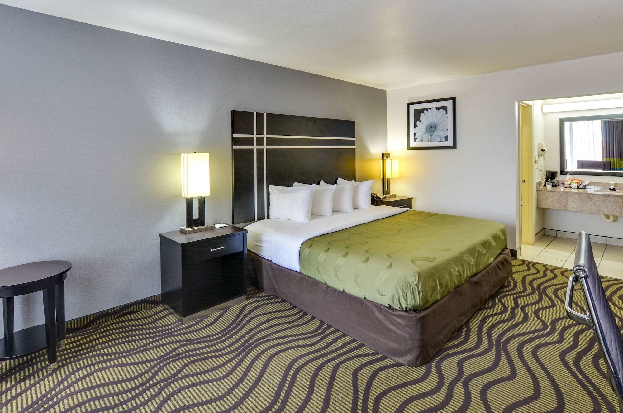 غرفة بسرير كينج لذوي الإعاقة، Quality Inn & Suites Hardeeville - Savannah North 3/5