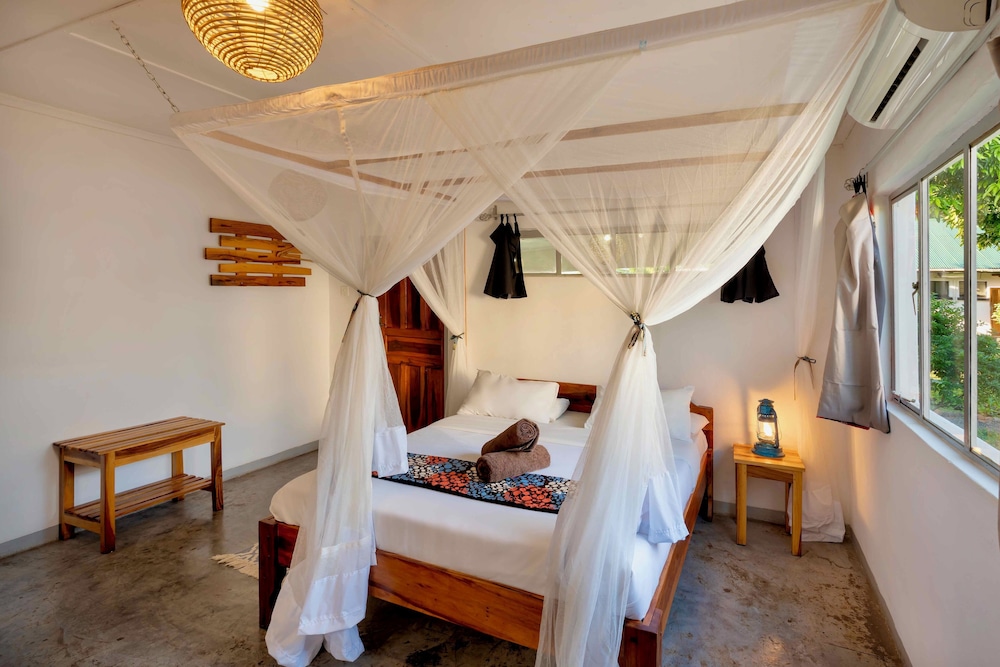 Kamunjila Lodge 10/50