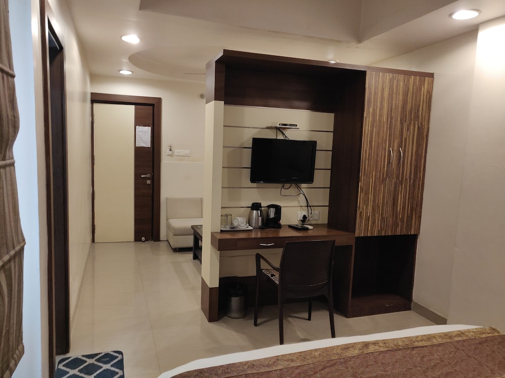 Nirvana Hotel 16/18