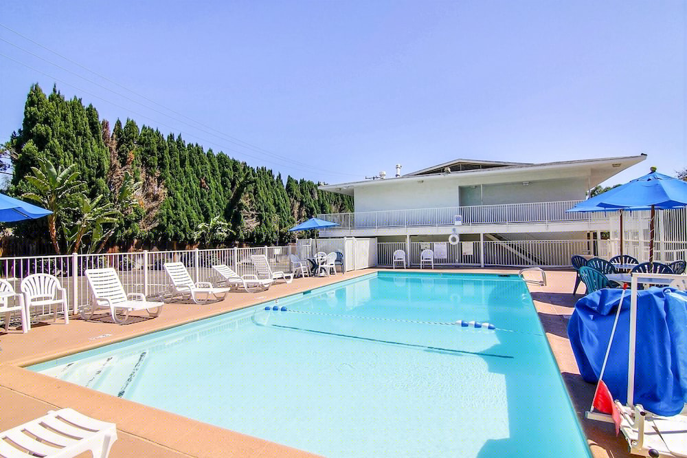 Motel6 Santa Barbara, CA - State Street 38/54