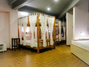 Private, 6 Beds, Shared Bathroom
