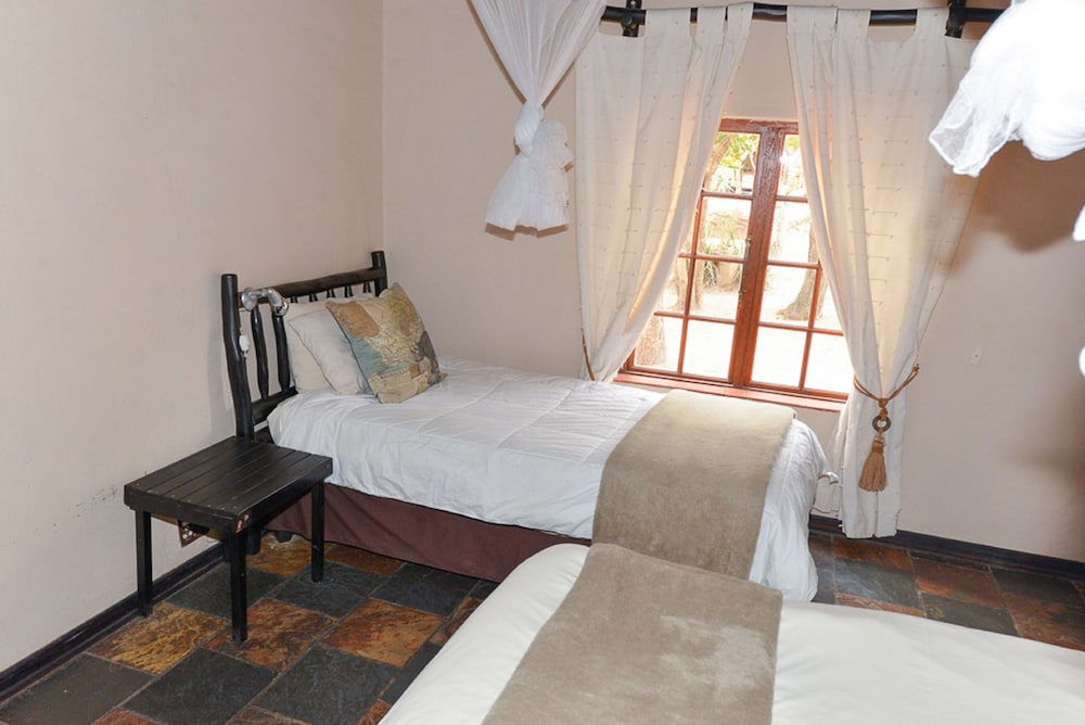 Thornhill Safari Lodge 16/70
