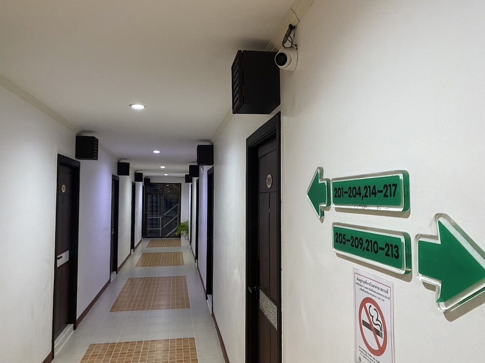 Chonlapruk Lakeside Hotel 39/56
