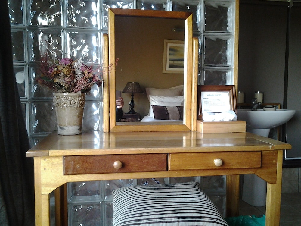 Dolphin View Guesthouse 50/50