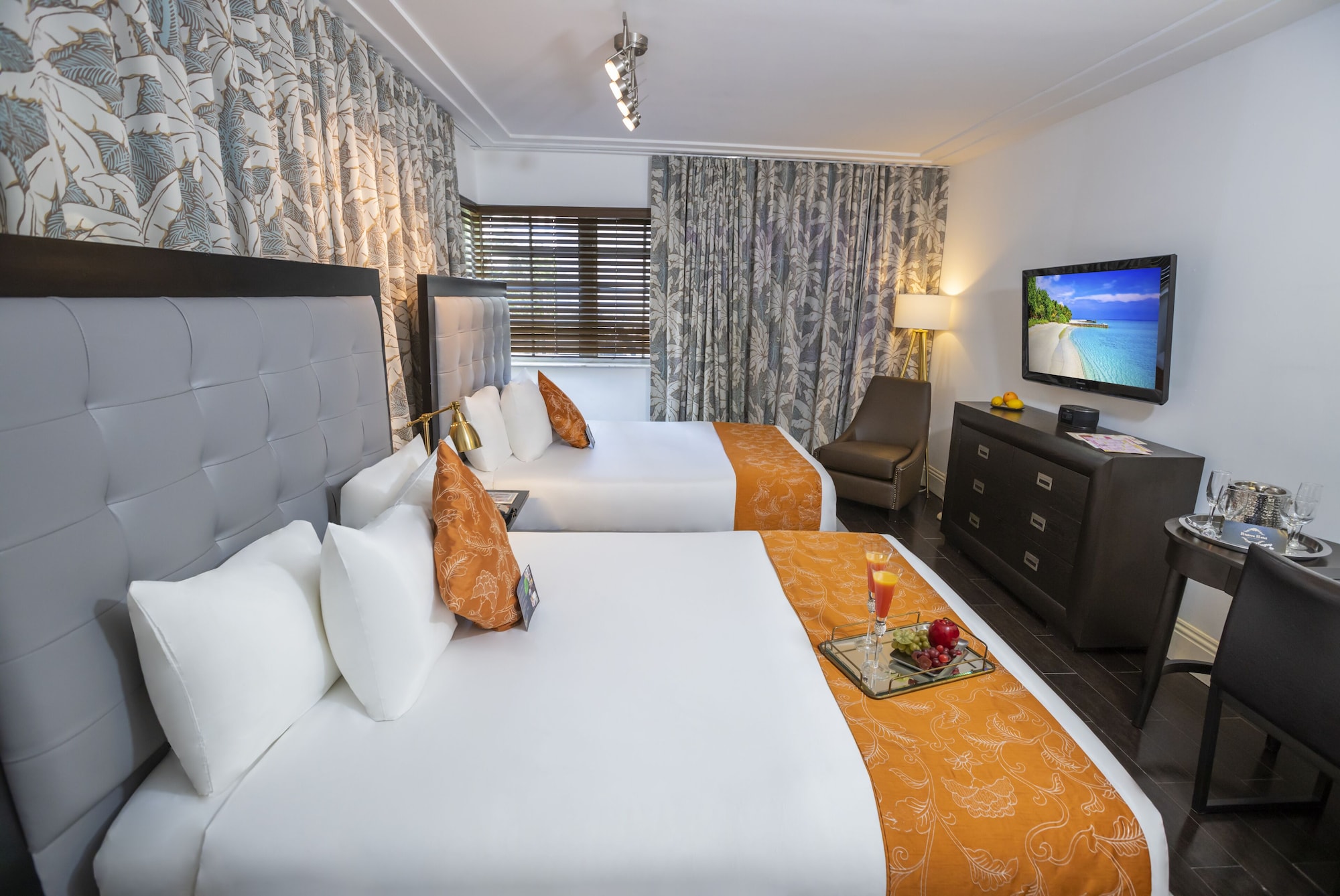 غرفة كلاسيكية بسريرين كوين، Riviera Suites South Beach 5/9