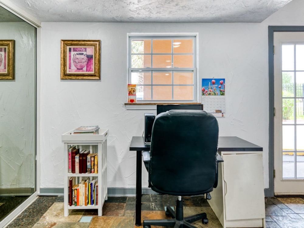 Hotel Houston, TX near Medical Center/NRG Stadium 29/39