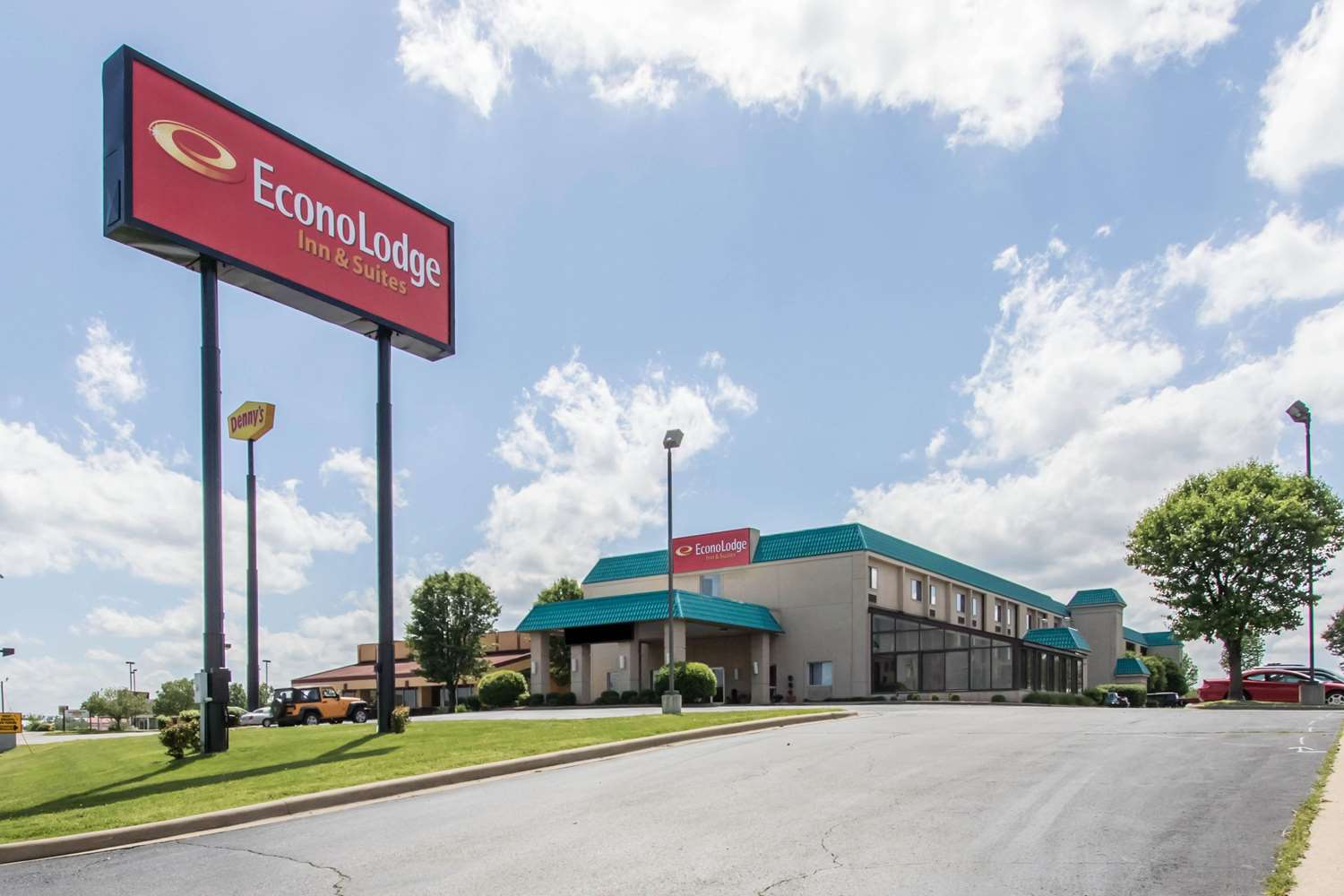 Econo Lodge Inn and Suites Joplin MO 5/42