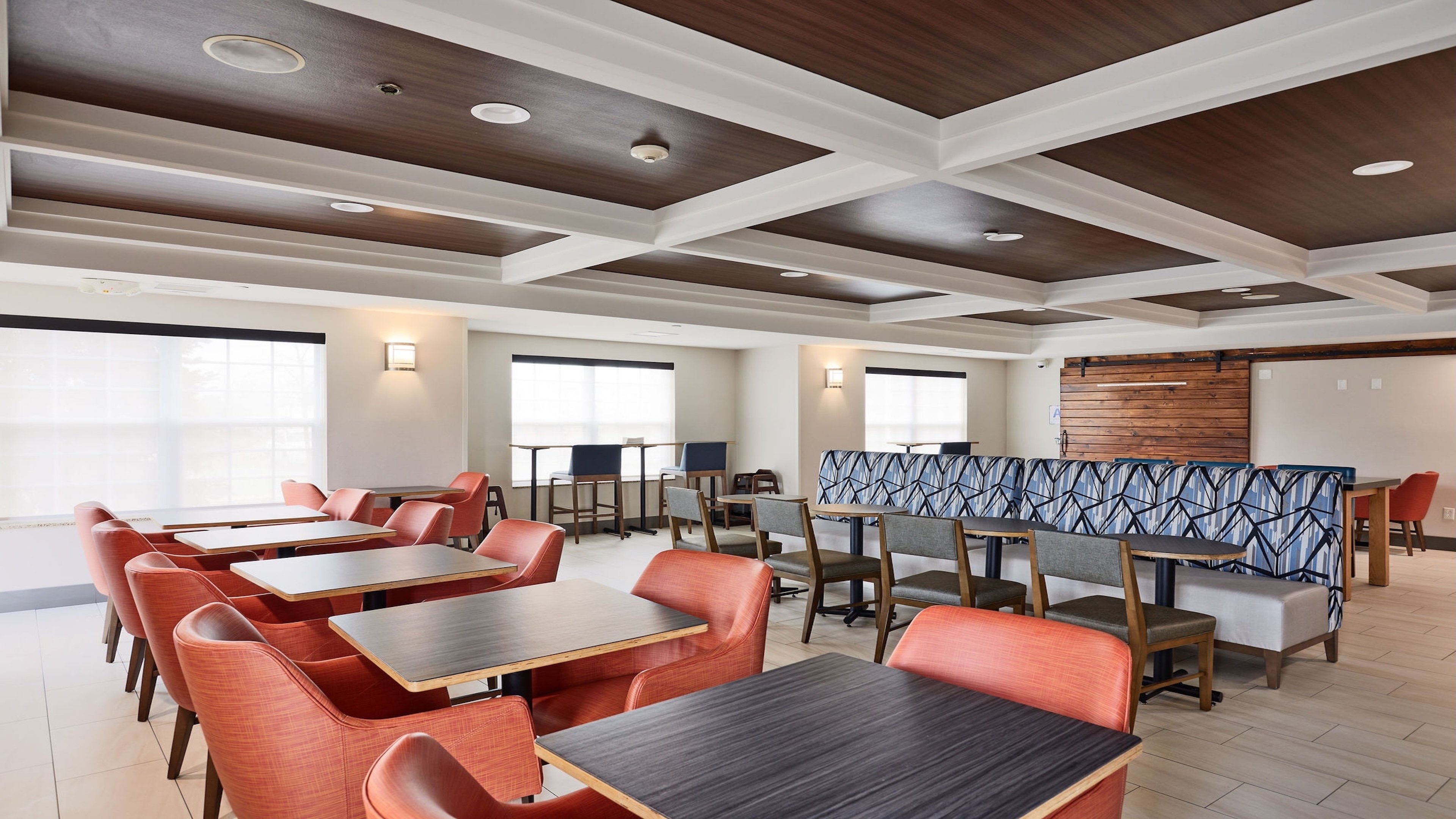 Holiday Inn Express Hotel And Suites Milwaukee Airport 64/74