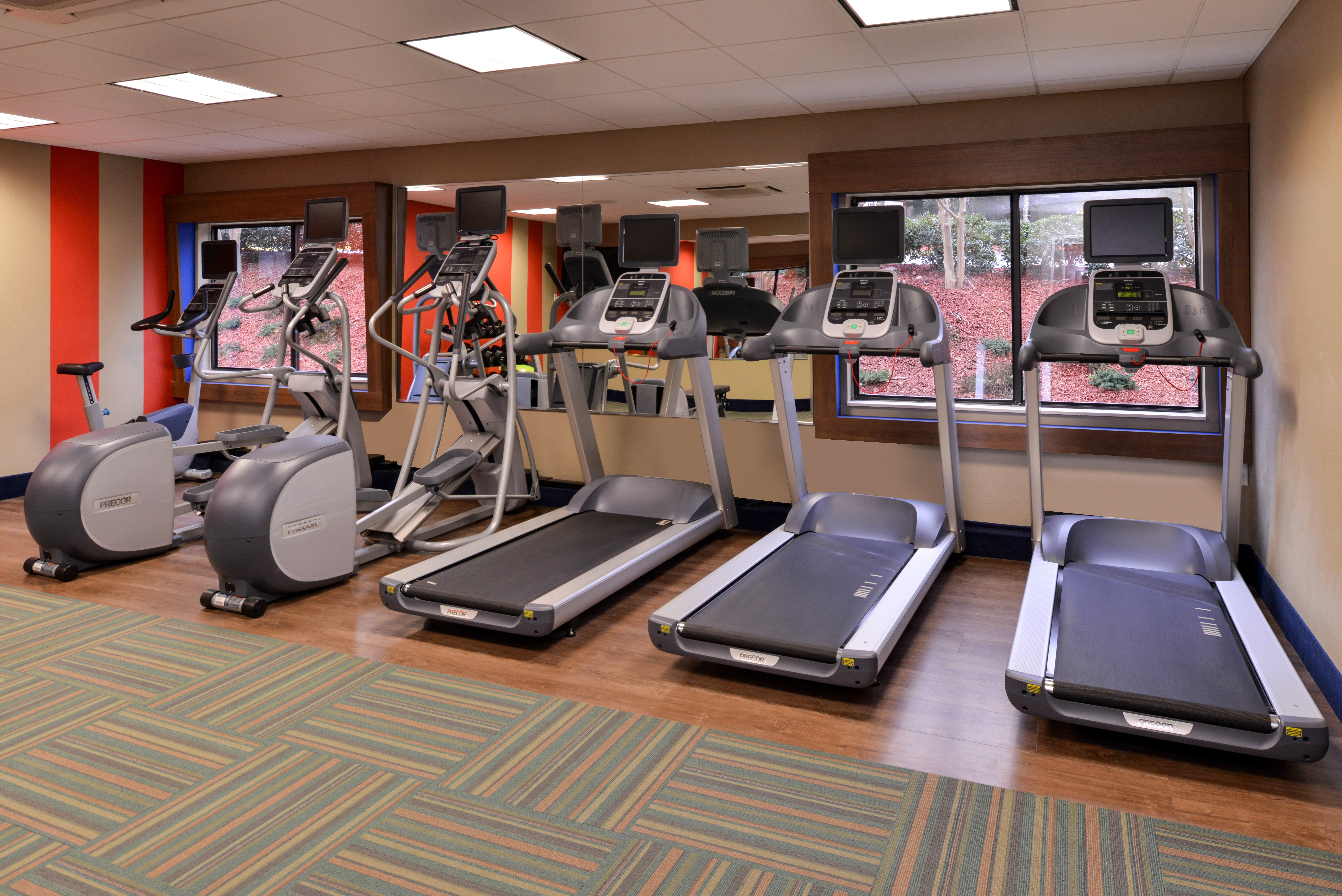 Holiday Inn Express Suites Raleigh Ne Medical Ctr Area 44/74