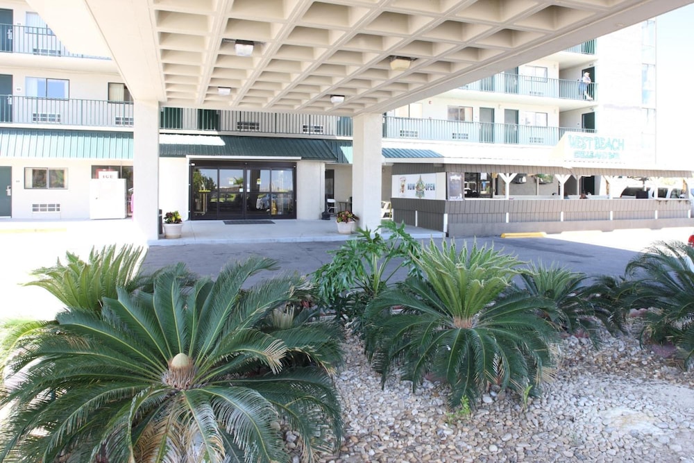 Beachside Resort Hotel 33/38