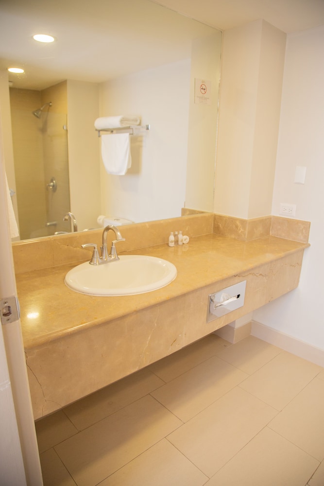 Clarion Amon Plaza 59/60