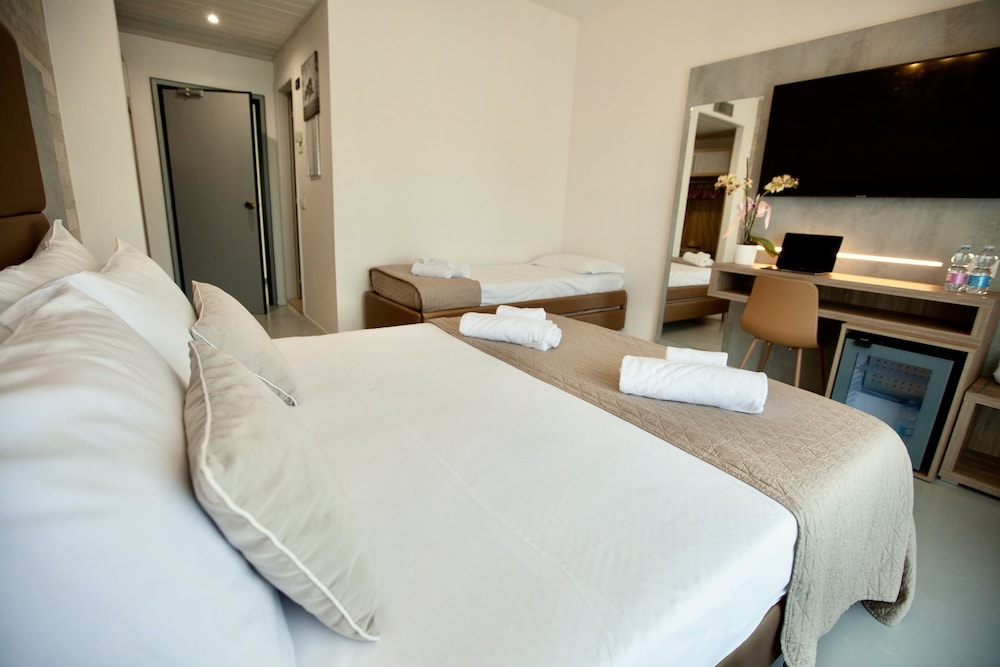 1 BEDROOM, PANORAMIC, TRIPLE, BALCONY
