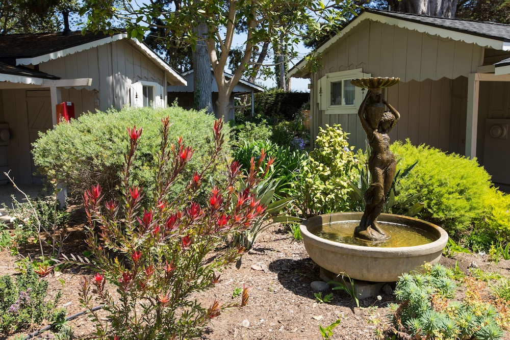 Carmel River Inn 56/62