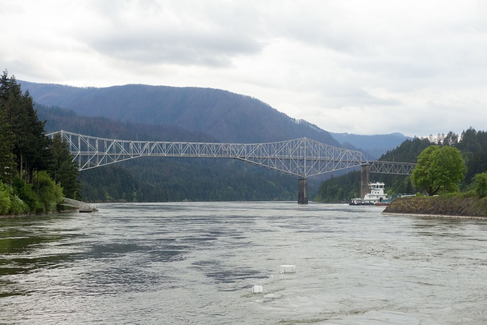 Columbia Gorge Inn 45/57