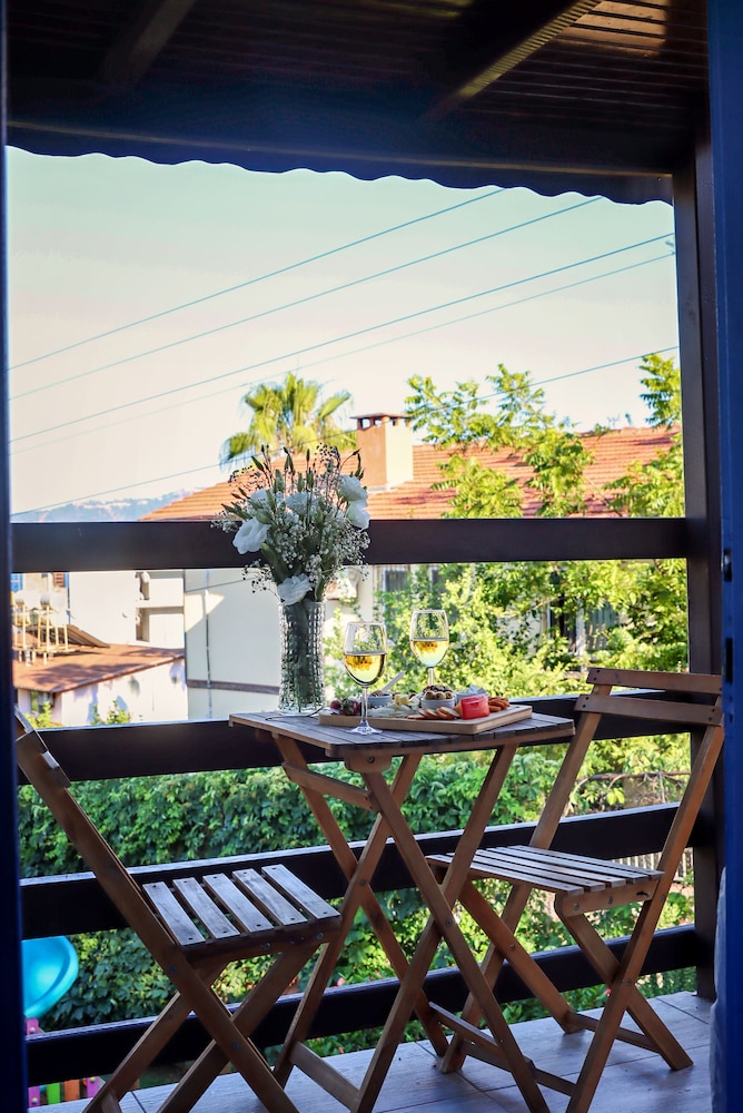 La Finca Hotel 51/63