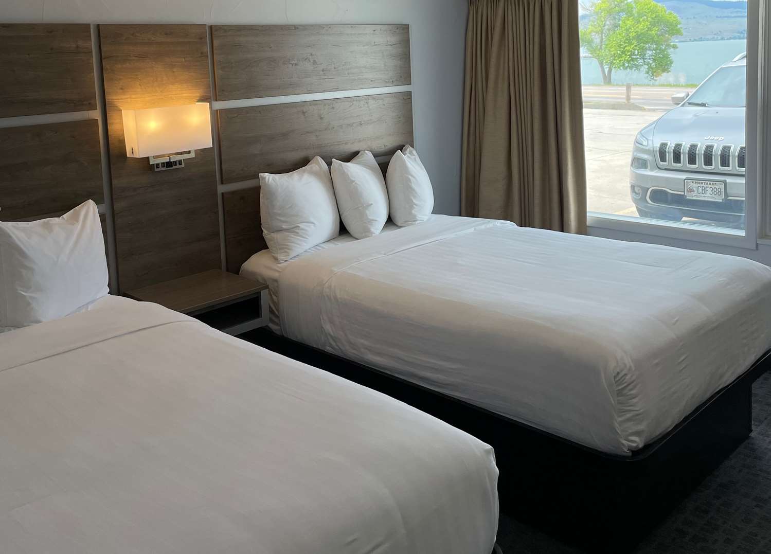 Room, 2 Double Beds, Partial Lake View