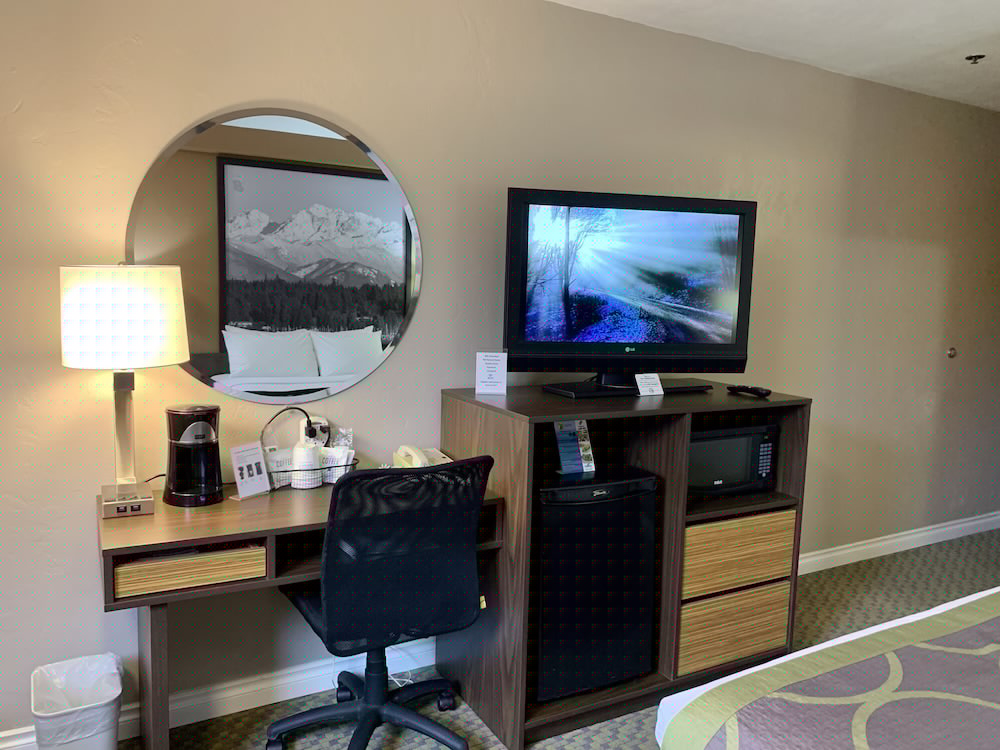 Super 8 By Wyndham Port Angeles At Olympic National Park 27/33