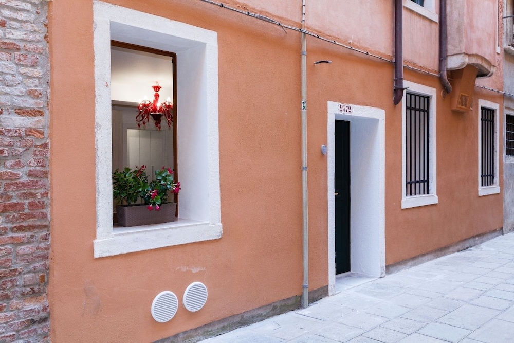 Venice Prince Apartments 1/50