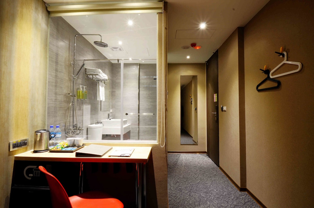 Ark Hotel 42/45