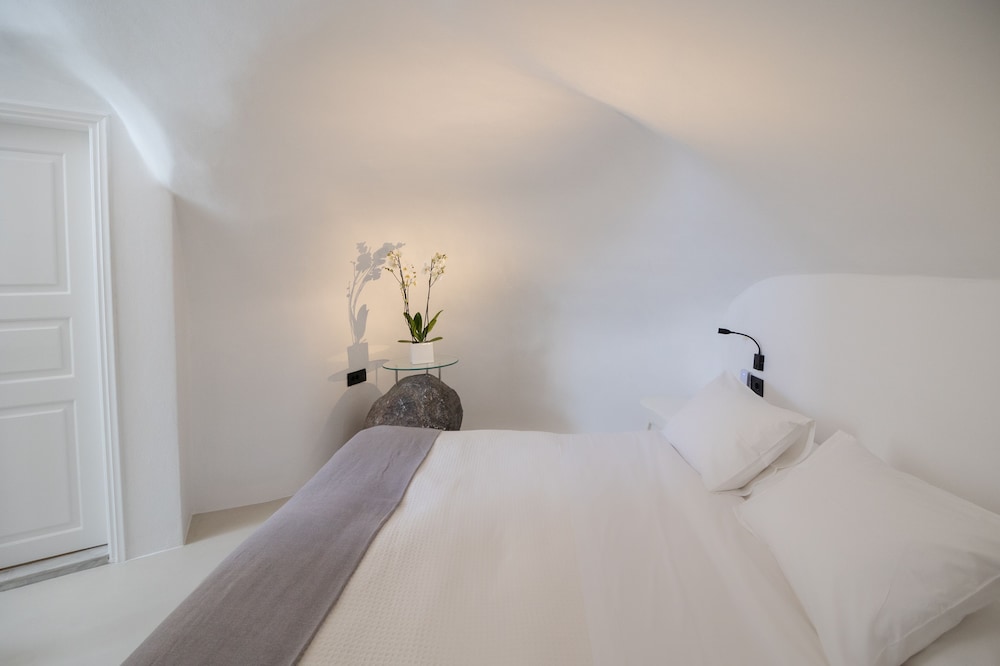 Suite, 2 Queen Beds, Caldera View, Sofa, Hot Tub