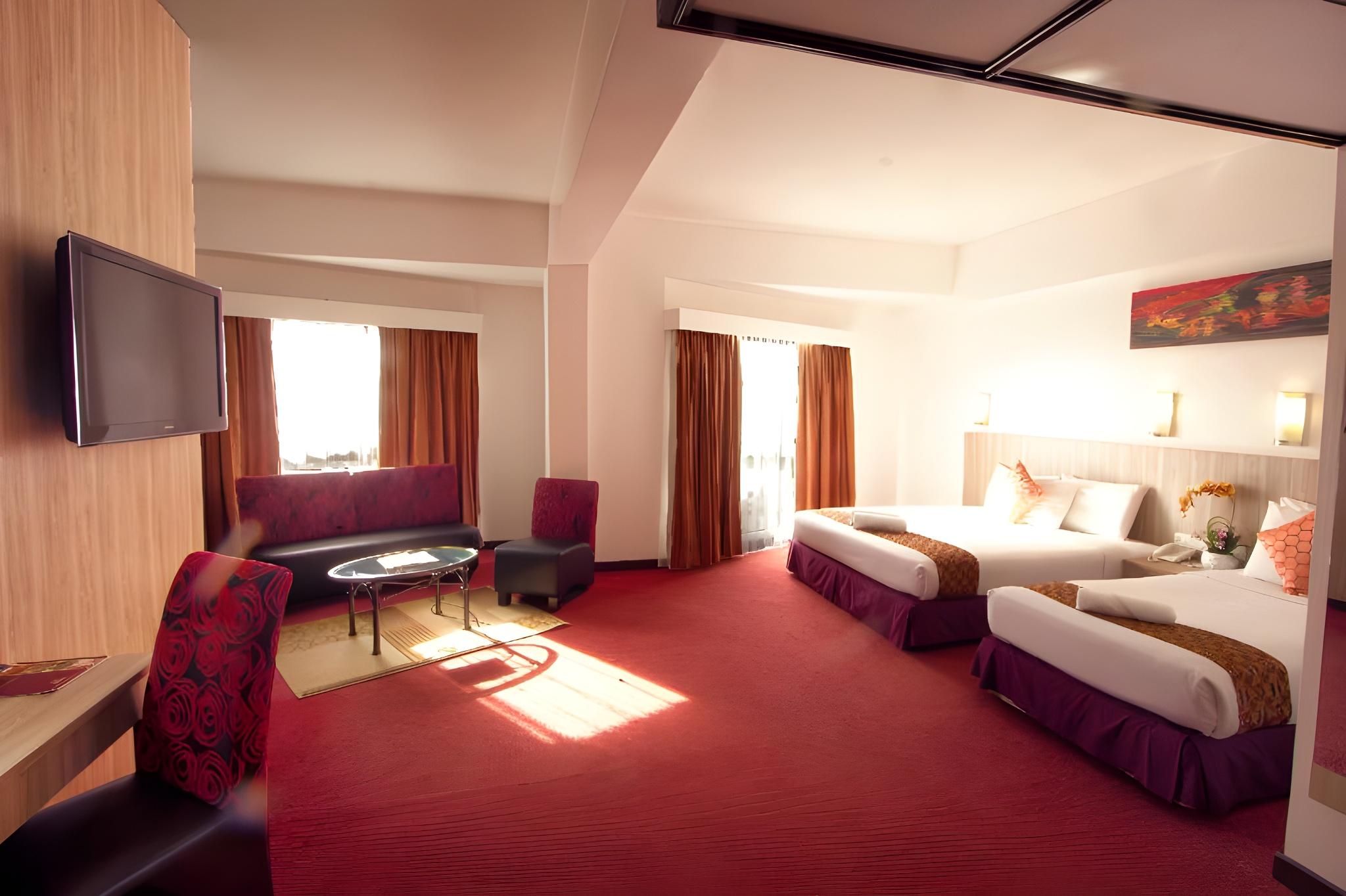 Junior Suite (1 Double + 1 Single Bed)