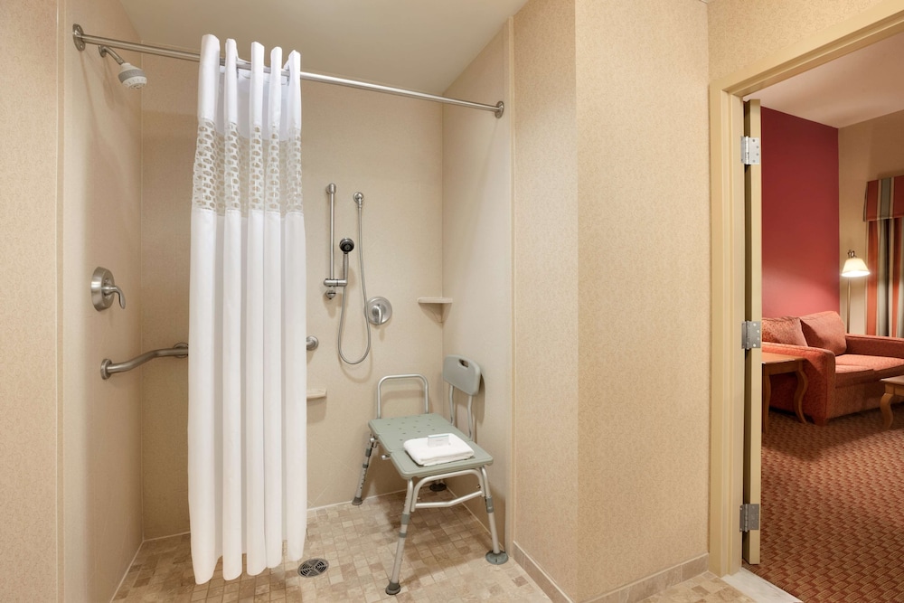 Hampton Inn and Suites Hartford/East Hartford 11/50