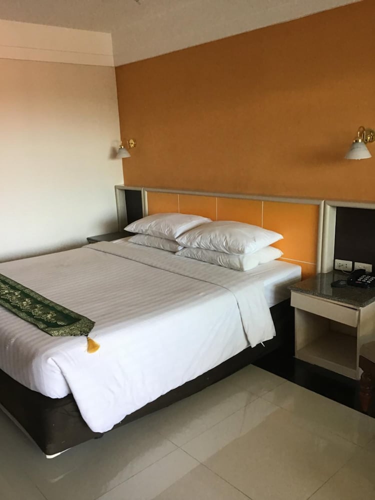 Ton Koon Hotel 18/46