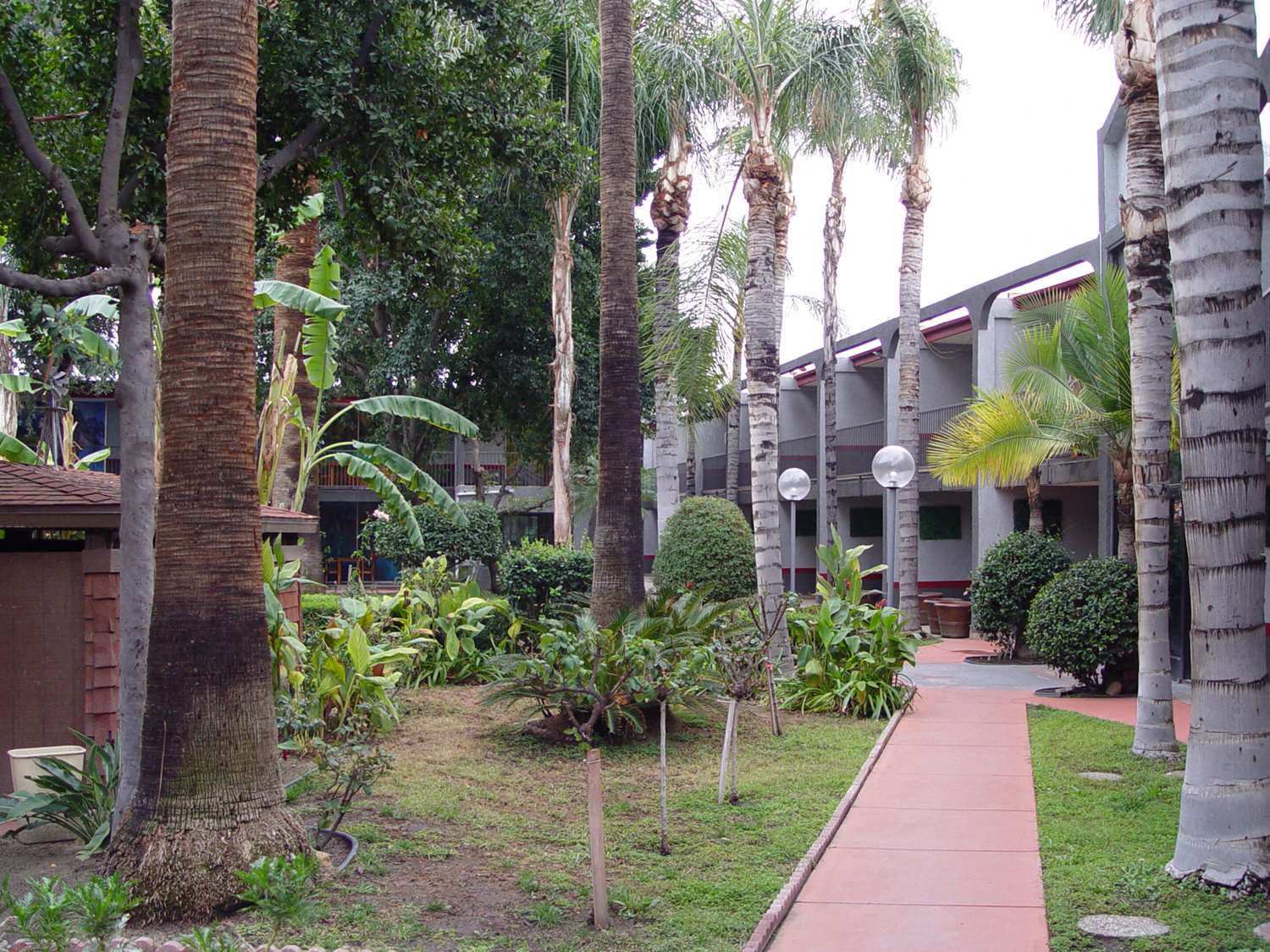 Clarion Hotel Bakersfield North 30/34