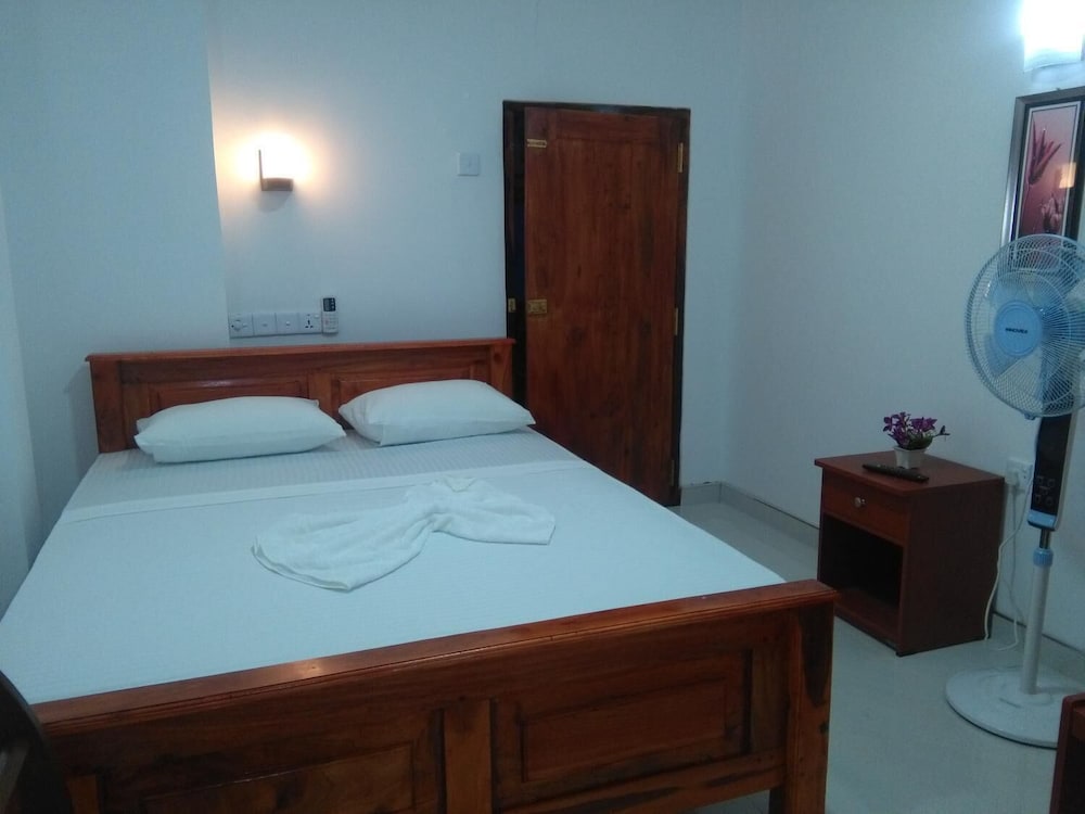 Hotel Camorich 8/36