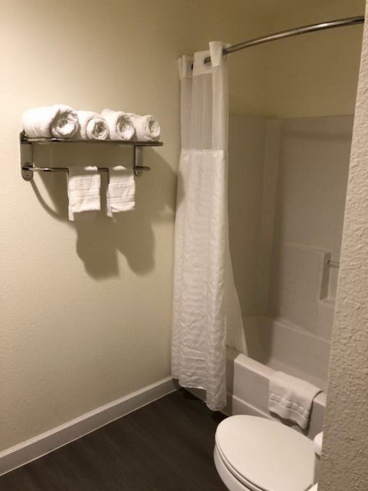 Tree Inn & Suites Albuquerque 26/27