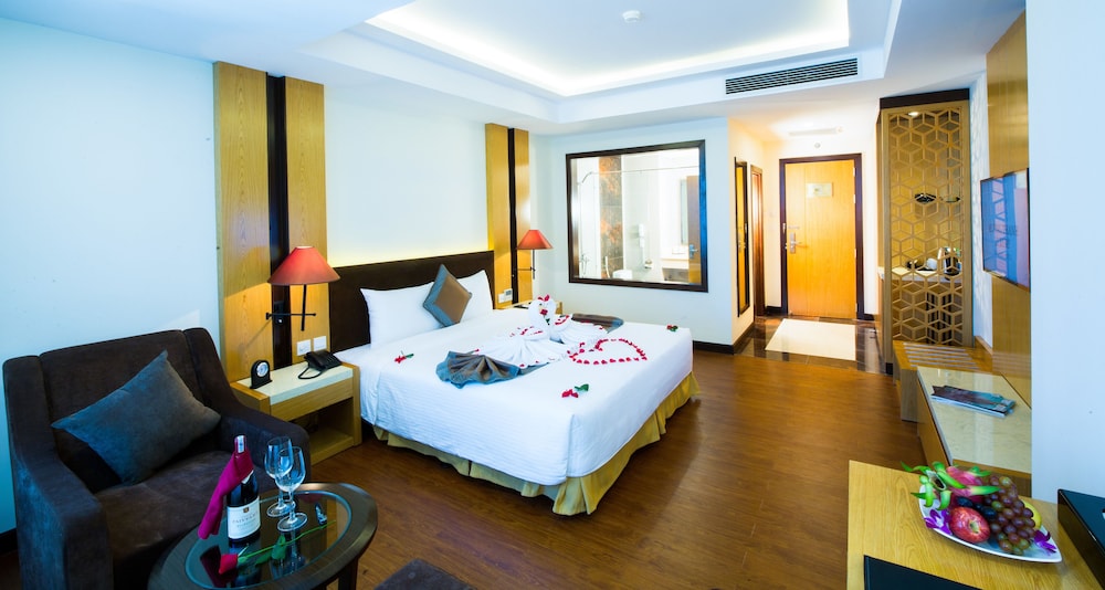 DELUXE, DOUBLE BED, CITY VIEW