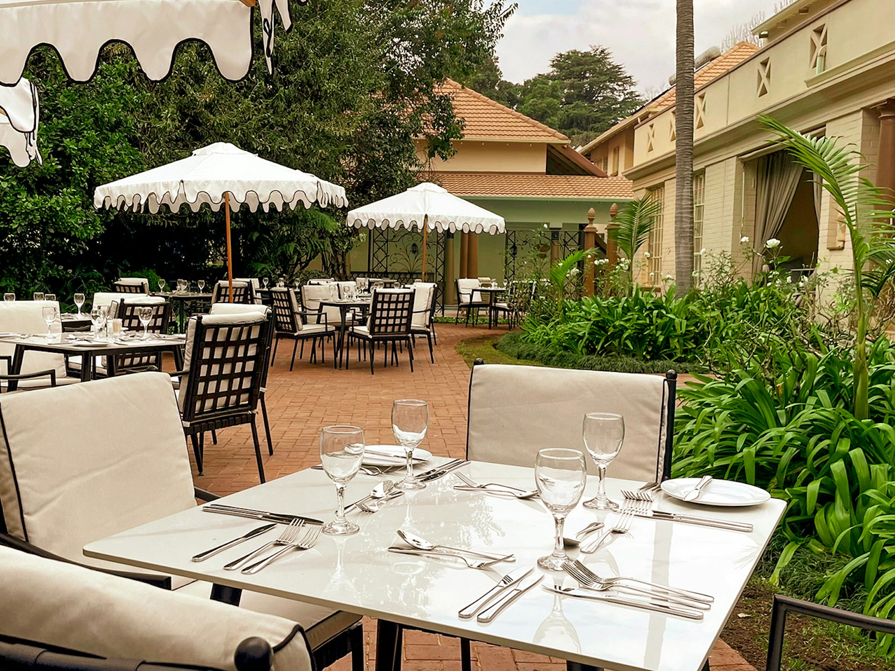 10 2nd Avenue Boutique Hotel 38/56
