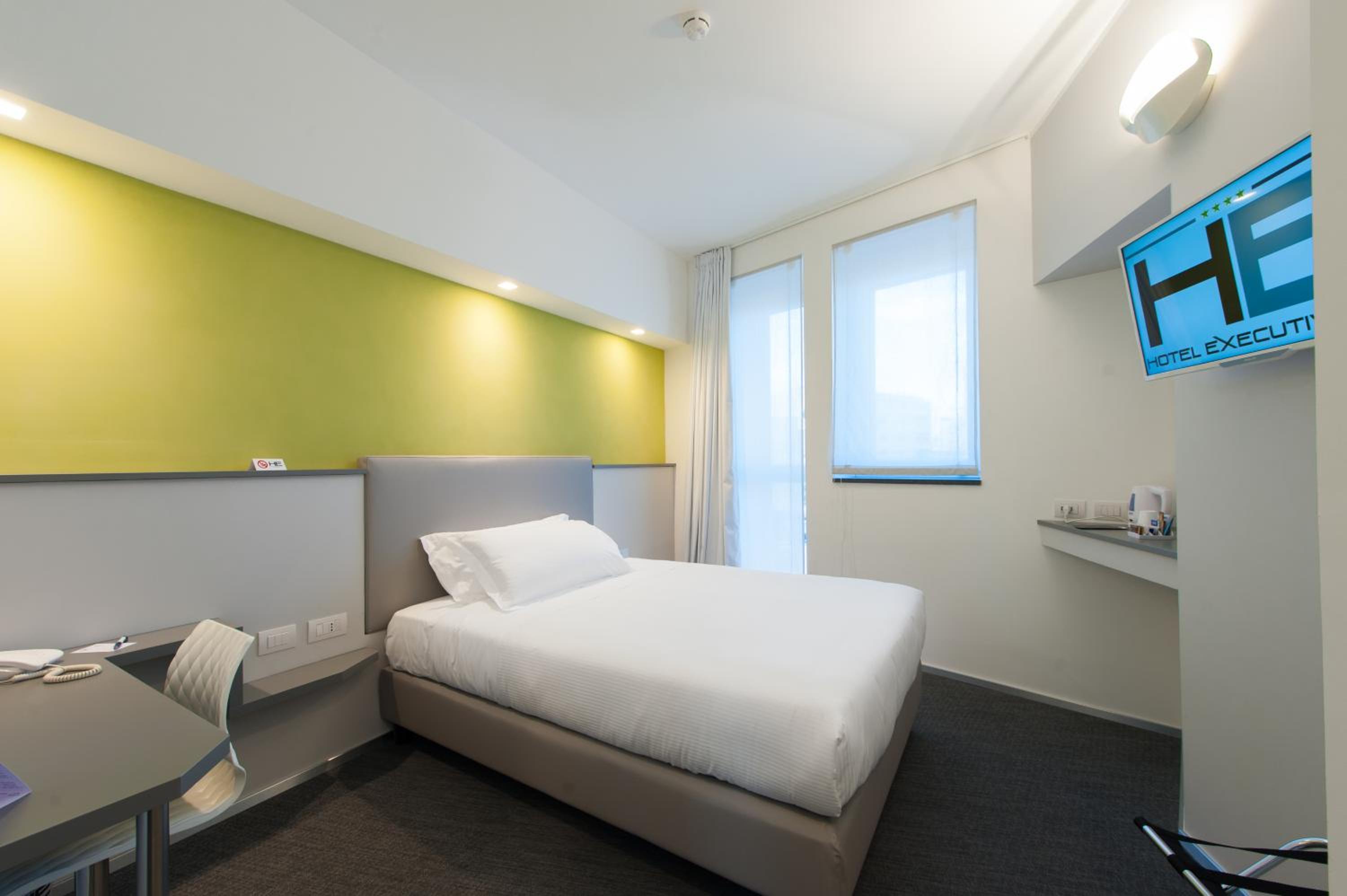 Room, French Bed