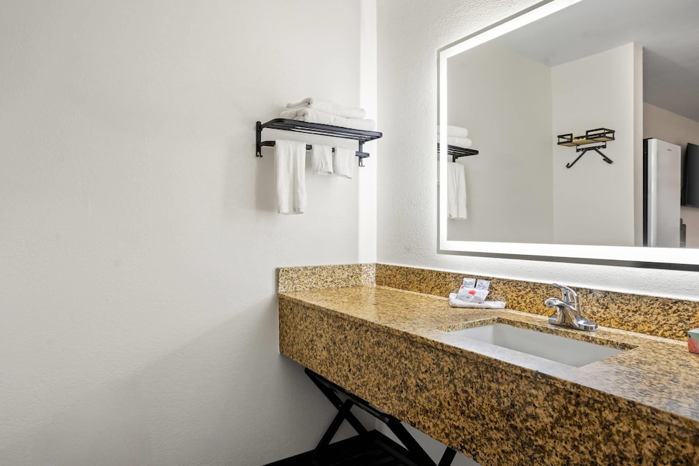 Rodeway Inn Baxley, GA 76/86