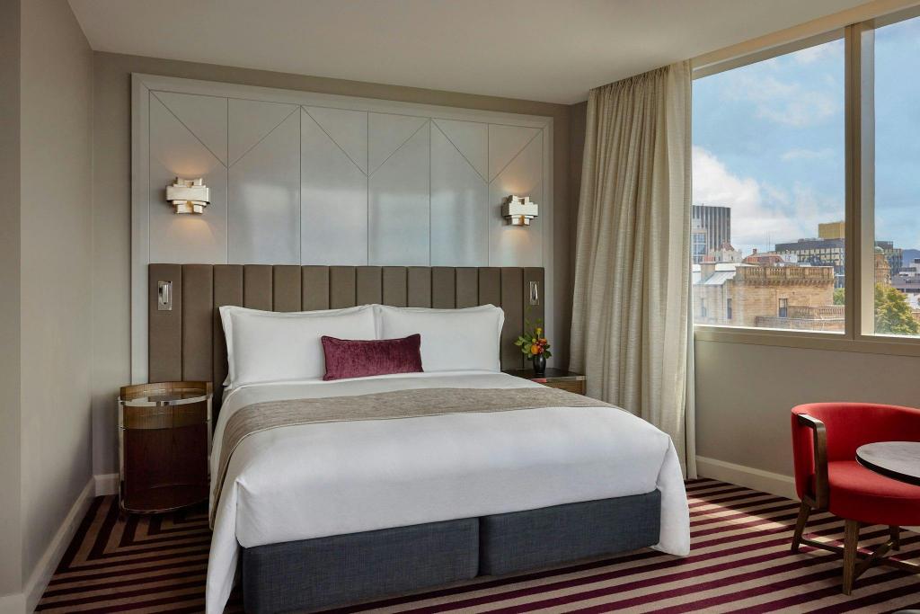 Panoramic, Guest Room, King Bed, Water View, Large