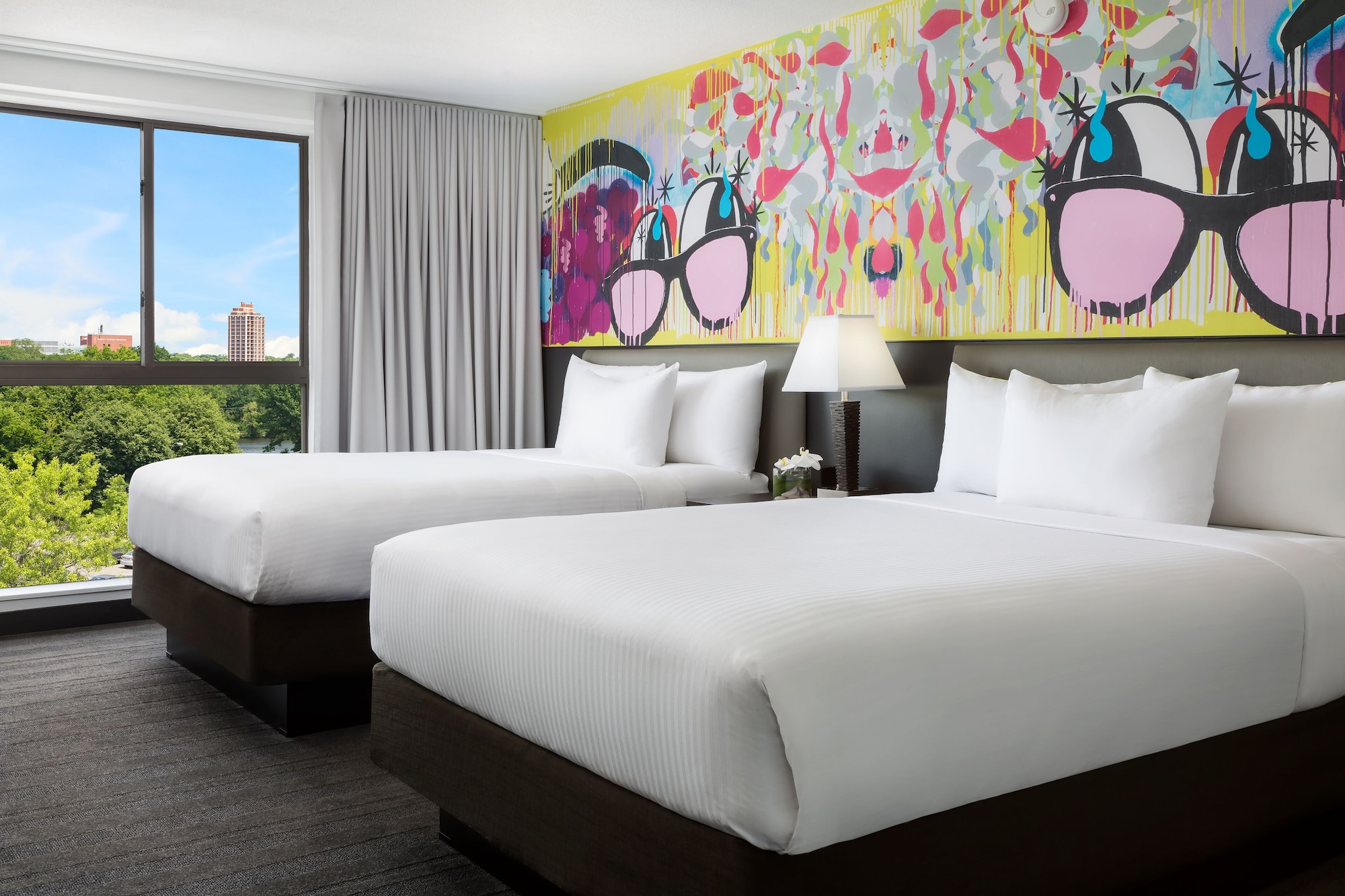 STANDARD, 2 QUEEN BEDS